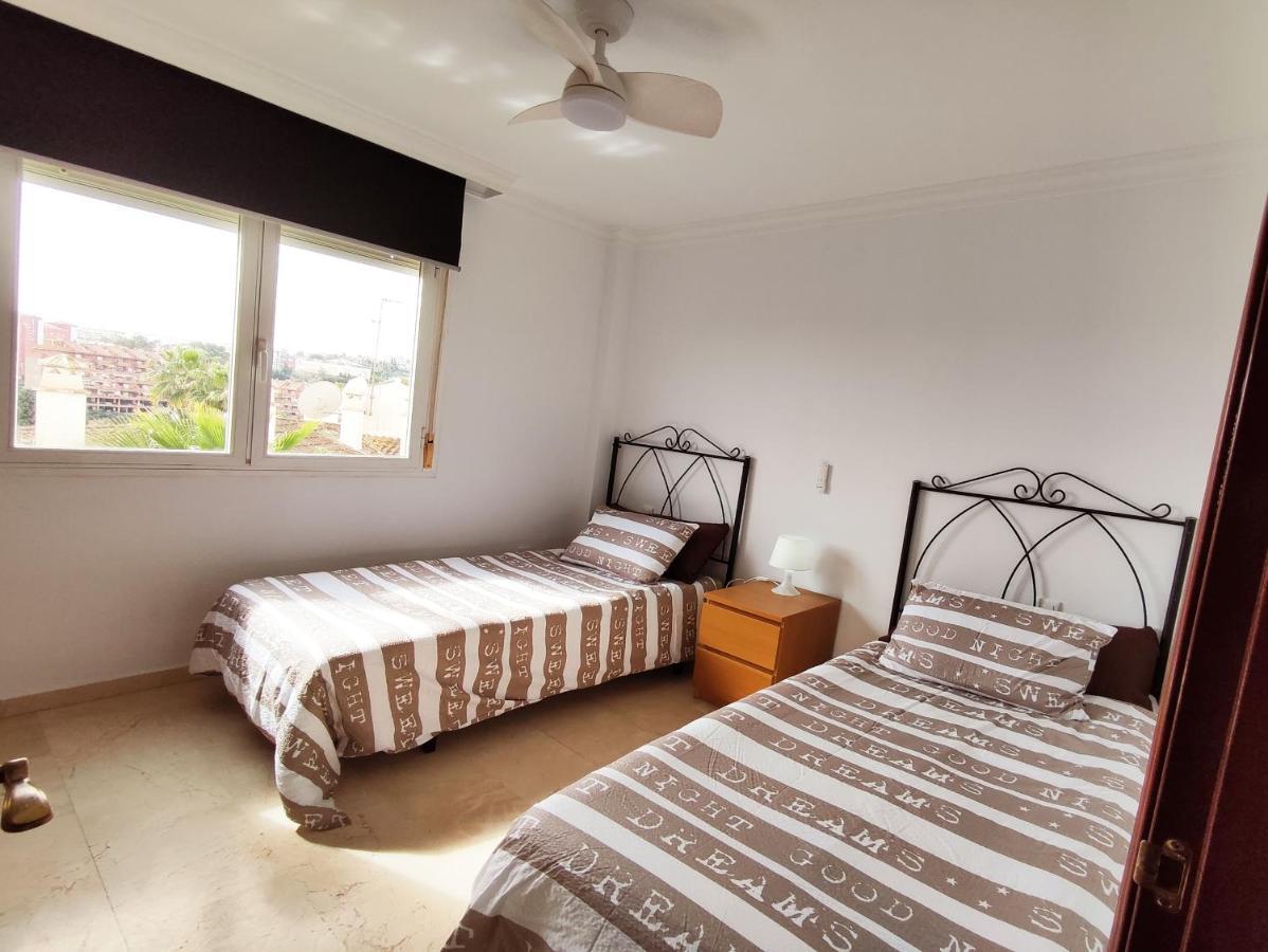 2Bdr Sunny Apartment With Pool And Private Parking In Benalmádena Exterior foto
